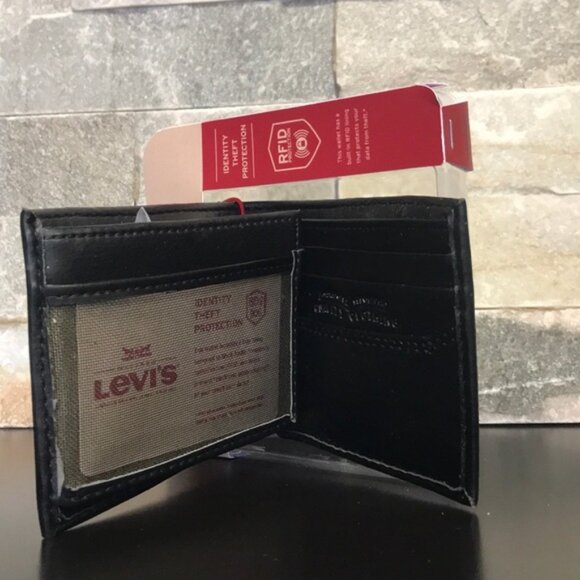 Levi's RFID Protection Traveler Wallet - Picture 3 of 5